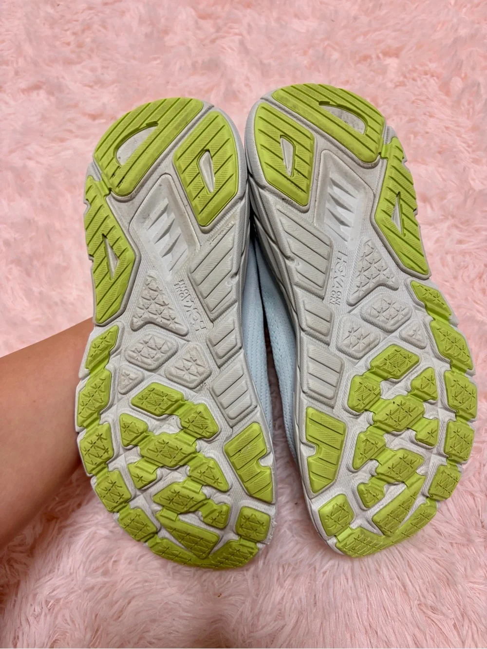 Hoka arahi blue